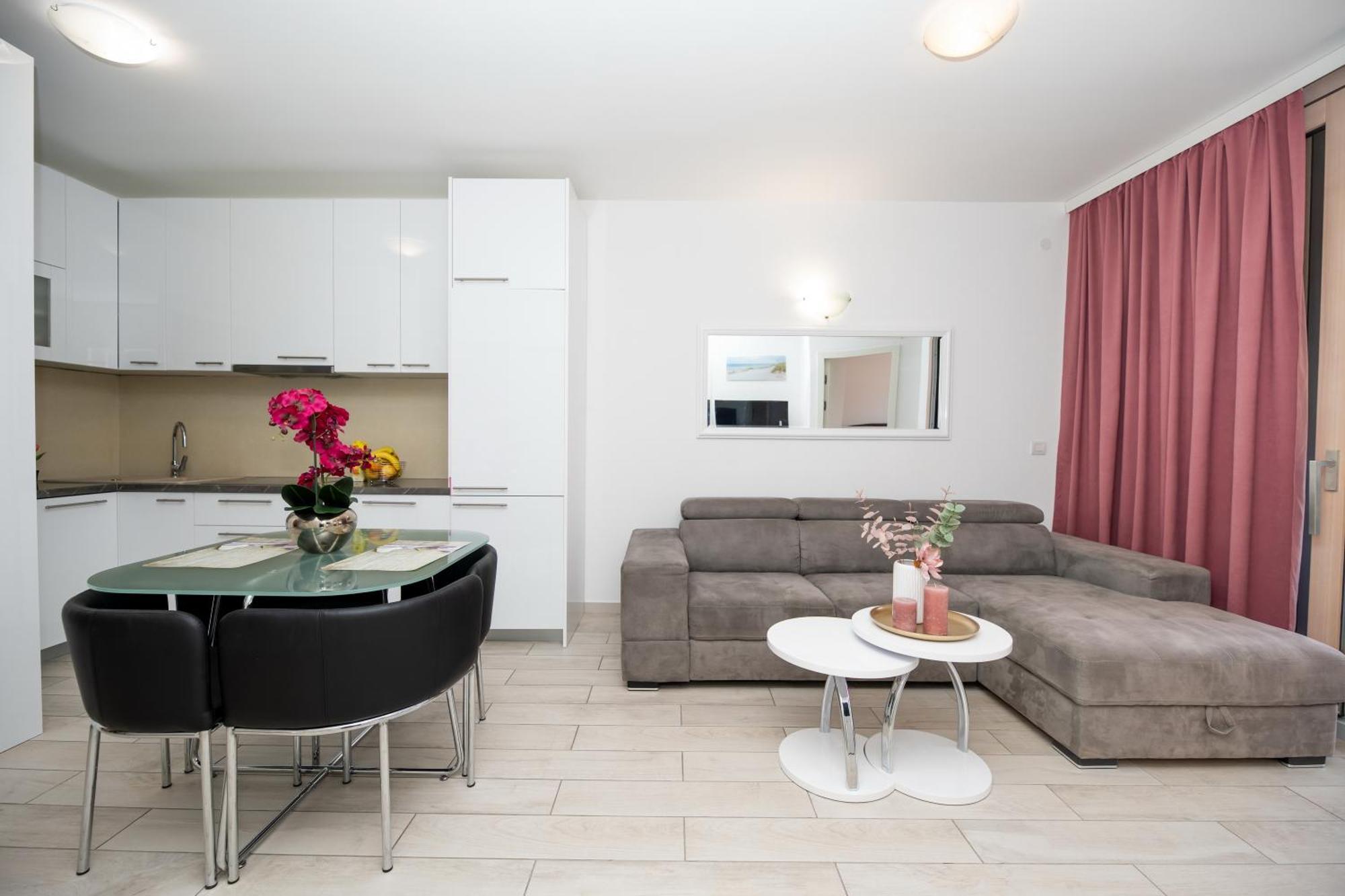 Adrian Apartma